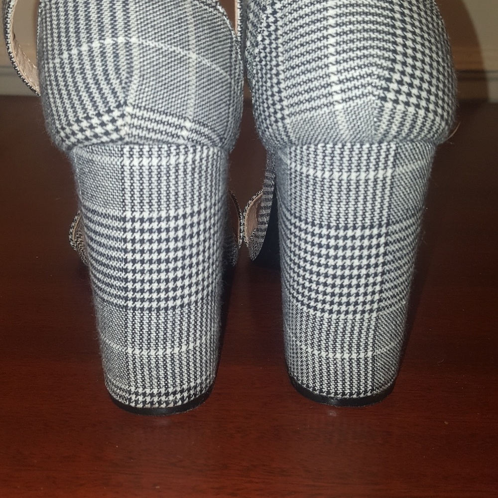 Shoes - Picture 2 of 4